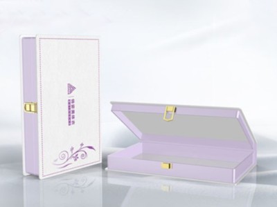 禮品包裝盒在進(jìn)行覆膜工藝時(shí)，有色差嗎？